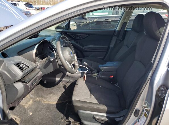 4S3GKAB62J3621658 2018 SUBARU IMPREZA Серебряный Вид салона спереди