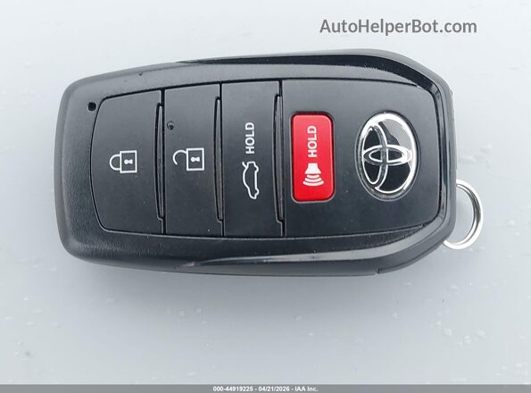 4T1DAACKXTU264823 2026 TOYOTA LE Серый Вид панели приборов