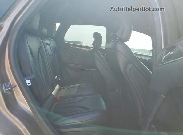 5LMCJ1C93KUL17267 2019 LINCOLN MKC Бежевый Вид подкапотного пространства