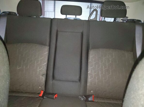 JA4APUAU3NU003137 2022 MITSUBISHI OUTLANDER Серебряный Вид задней части салона