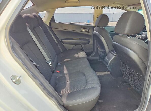 5XXGT4L32KG338410 2019 KIA OPTIMA Белый Вид задней части салона