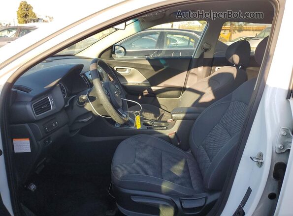 KNDCB3LC2K5284266 2019 KIA NIRO Белый Вид панели приборов