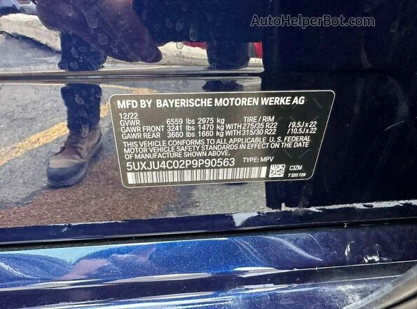 5UXJU4C02P9P90563 2023 BMW X5 Синий Вид задней части салона