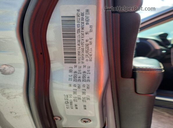 1C4PJLAB0GW362463 2022 JEEP CHEROKEE Silver Widok wnętrza 360 stopni