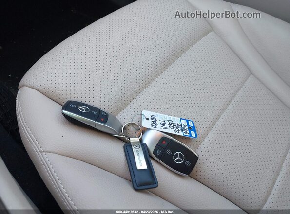 55SWF8DB9KU301372 2019 MERCEDES-BENZ C-CLASS White Vista del salpicadero