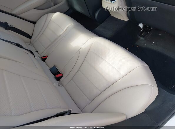 55SWF8DB9KU301372 2019 MERCEDES-BENZ C-CLASS White Vista de la etiqueta del VIN