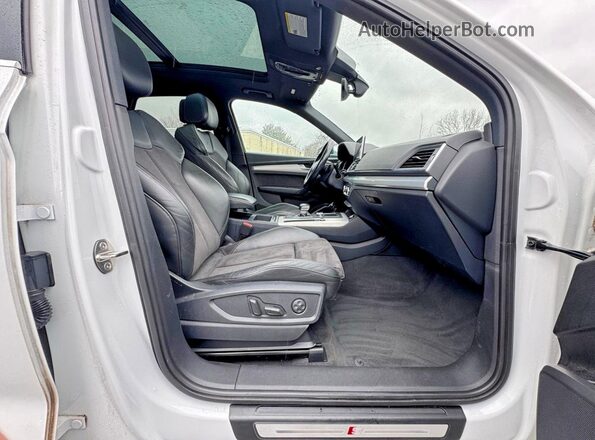 WA1A4AFY7J2009502 2018 AUDI SQ5 Белый Вид спереди