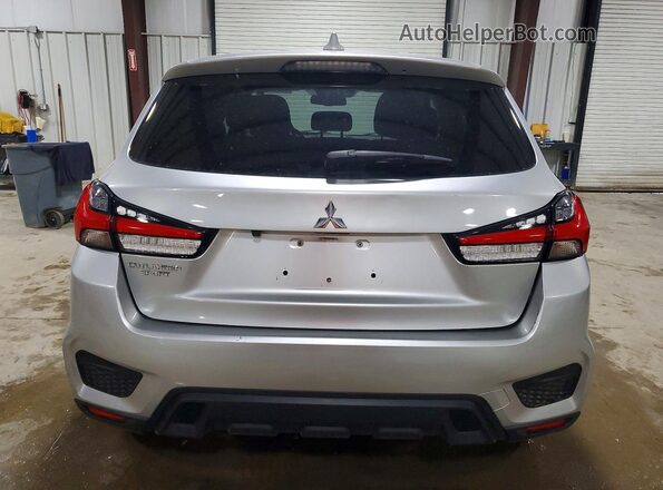 JA4APUAU3NU003137 2022 MITSUBISHI OUTLANDER Серебряный Вид салона спереди
