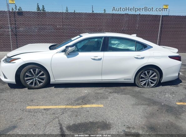 58AC21B13LU006122 2020 LEXUS ES 300H Белый Панорамный вид салона 360°