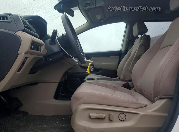 5FNRL6H5XMB044161 2021 HONDA ODYSSEY White Front interior view
