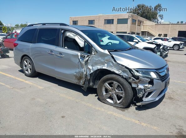 5FNRL6H71JB058642 2018 HONDA ODYSSEY Silver Przód prawy