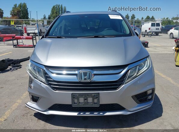 5FNRL6H71JB058642 2018 HONDA ODYSSEY Silver Widok wnętrza z tyłu