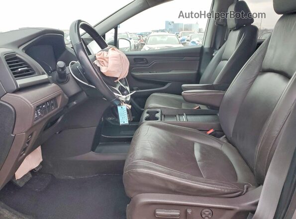 5FNRL6H76JB063321 2018 HONDA ODYSSEY Серебряный Вид салона спереди