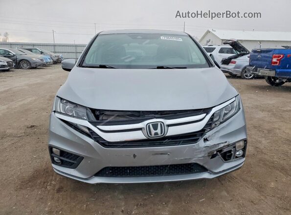5FNRL6H76JB063321 2018 HONDA ODYSSEY Серебряный Вид спереди