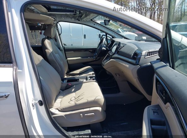 5FNRL6H93JB027071 2018 HONDA ODYSSEY Белый Вид салона спереди