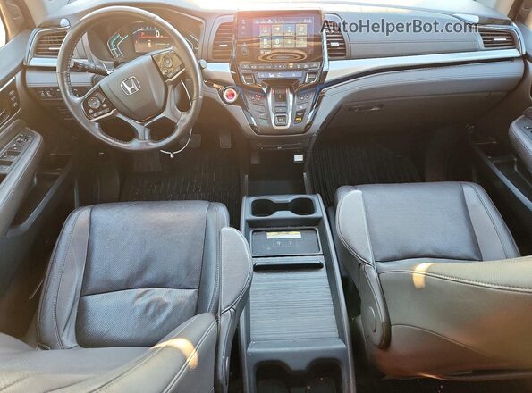 5FNRL6H95JB013060 2018 HONDA ODYSSEY Белый Вид панели приборов