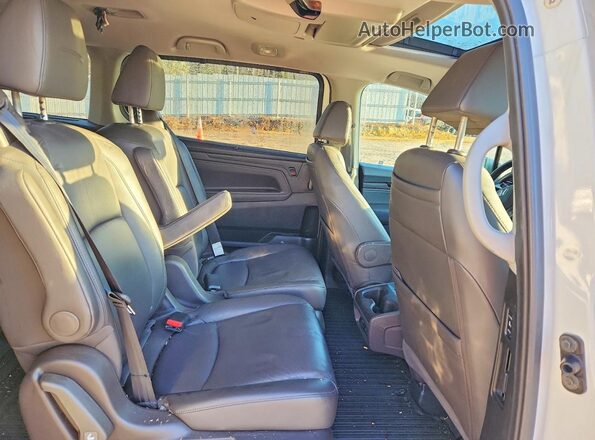 5FNRL6H95JB013060 2018 HONDA ODYSSEY Белый Вид задней части салона