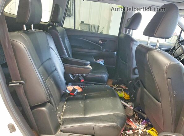 5FNYF6H08JB002977 2018 HONDA PILOT Белый Вид задней части салона