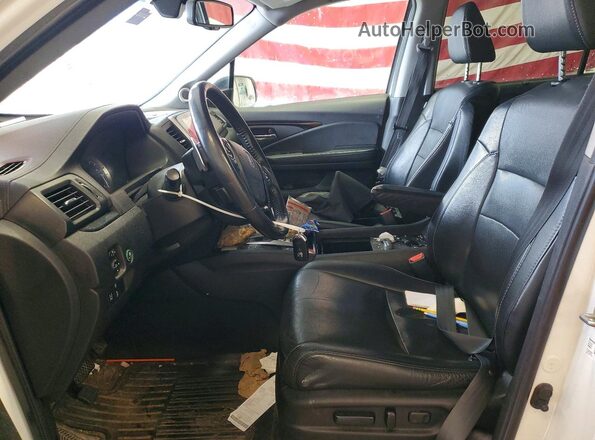 5FNYF6H08JB002977 2018 HONDA PILOT Белый Вид салона спереди