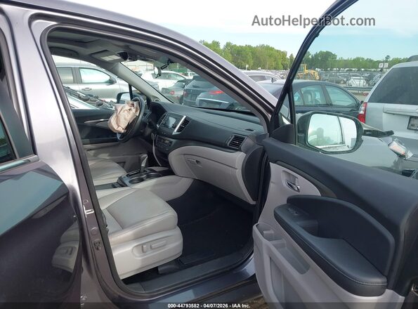 5FPYK3F50KB043704 2019 HONDA RIDGELINE Gray Front interior view