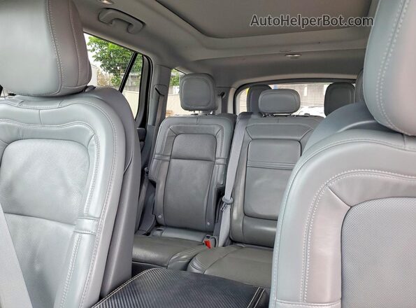 5LM5J7WC4LGL36395 2020 LINCOLN AVIATOR Серебряный Вид задних сидений