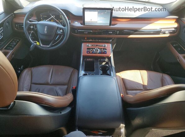 5LM5J7WC8RGL02663 2024 LINCOLN AVIATOR Белый Вид панели приборов