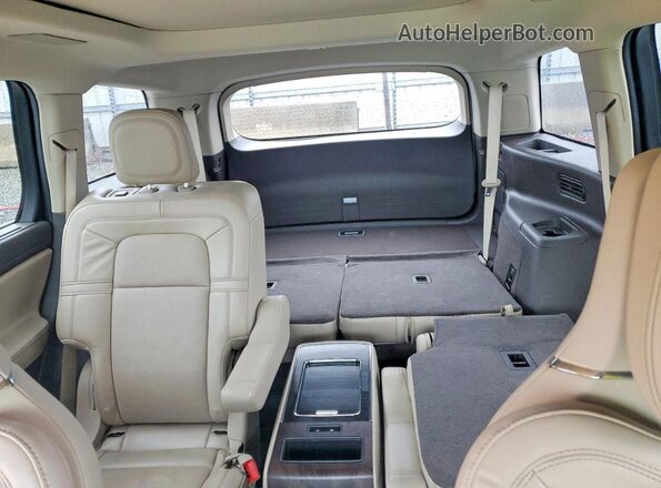 5LM5J7XC9LGL34348 2020 LINCOLN AVIATOR Белый Вид задних сидений