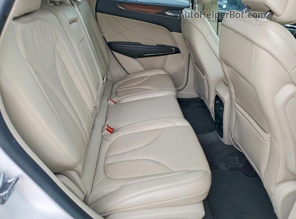 5LMCJ2C94KUL02007 2019 LINCOLN MKC Белый Вид задней части салона