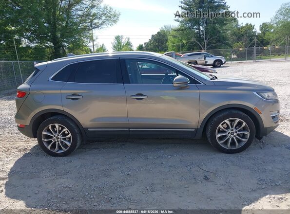 5LMCJ2D92HUL40066 2017 LINCOLN MKC Tan Widok wnętrza z tyłu