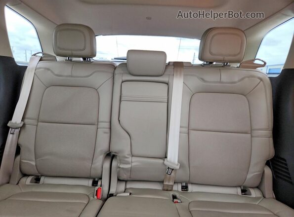 5LMCJ2DA9PUL16629 2023 LINCOLN CORSAIR White Widok tylnych siedzeń
