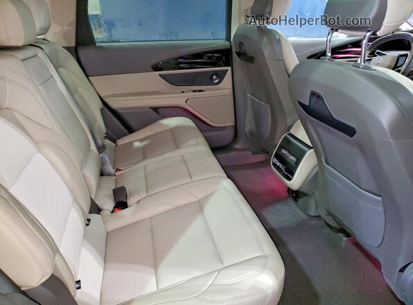 5LMPJ8JAXSJ891390 2025 LINCOLN NAUTILUS Белый Вид задней части салона