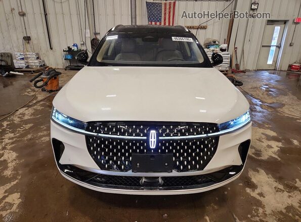 5LMPJ8KA2RJ817633 2024 LINCOLN NAUTILUS White Widok z przodu