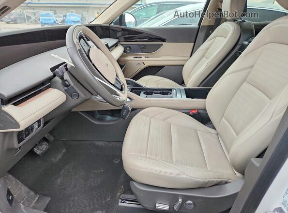5LMPJ8KA2RJ817633 2024 LINCOLN NAUTILUS White Widok wnętrza z przodu