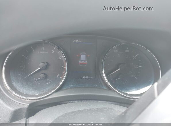 5N1AT2MT1JC791887 2018 NISSAN ROGUE White Vista de los asientos traseros