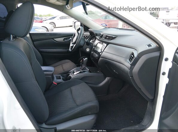 5N1AT2MT4JC703835 2018 NISSAN ROGUE Белый Вид салона спереди