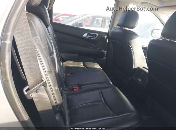 5N1DR2MM1HC622757 2017 NISSAN PATHFINDER Silver Widok naklejki z numerem VIN