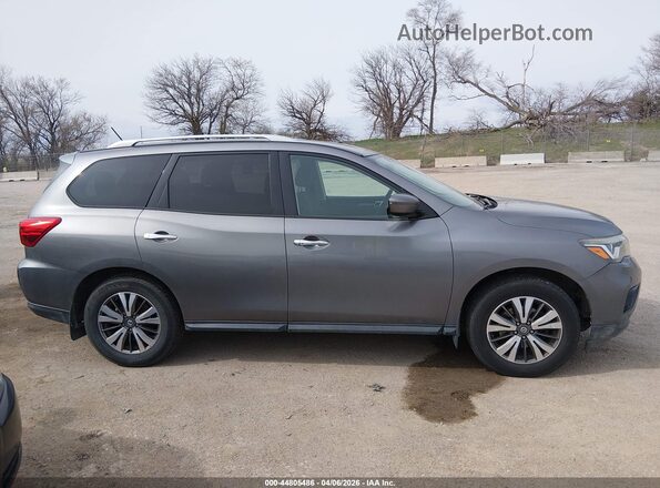 5N1DR2MM3HC655601 2017 NISSAN PATHFINDER Gray Вид задньої частини салону