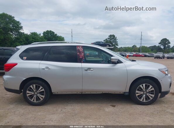 5N1DR2MN3HC650312 2017 NISSAN PATHFINDER Silver Vista interior trasera