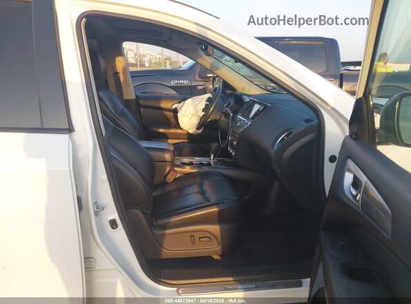 5N1DR2MN4HC611163 2017 NISSAN PATHFINDER Белый Вид салона спереди