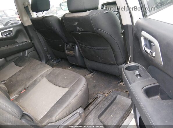 5N1DR2MN4HC670939 2017 NISSAN PATHFINDER White Vista de la etiqueta del VIN