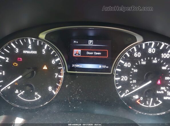 5N1DR2MN7HC673902 2017 NISSAN PATHFINDER Red Вид задніх сидінь
