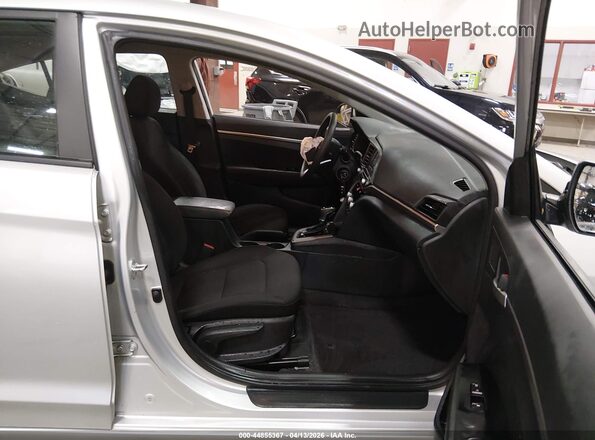 5NPD74LF2LH499010 2020 HYUNDAI ELANTRA Серебряный Вид салона спереди