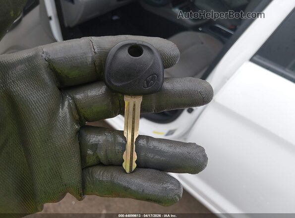 5NPD84LF1HH004784 2017 HYUNDAI ELANTRA Белый Вид панели приборов
