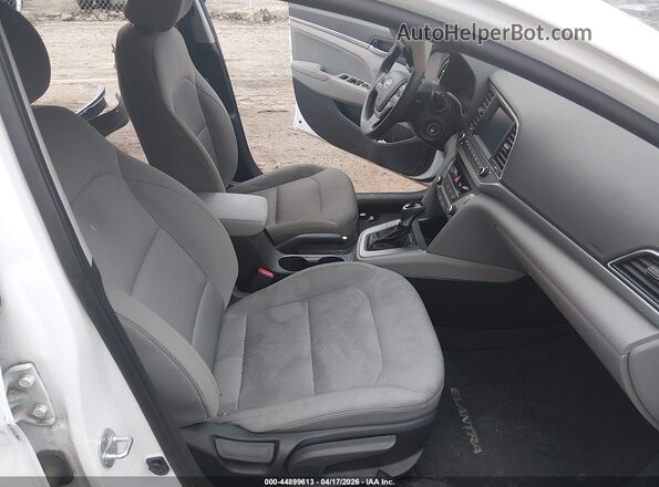 5NPD84LF1HH004784 2017 HYUNDAI ELANTRA Белый Вид салона спереди