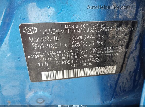 5NPD84LF1HH039826 2017 HYUNDAI ELANTRA Blue Widok komory silnika