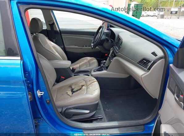 5NPD84LF1HH039826 2017 HYUNDAI ELANTRA Blue Widok wnętrza z przodu