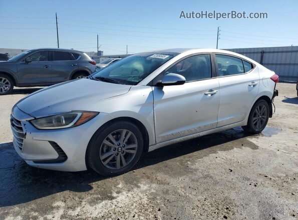 5NPD84LF1JH235206 2018 HYUNDAI ELANTRA Серебряный Передняя левая четверть