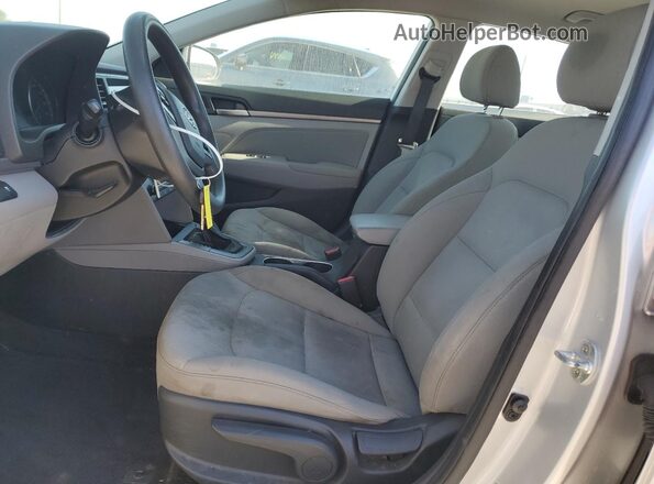 5NPD84LF1JH235206 2018 HYUNDAI ELANTRA Серебряный Вид салона спереди