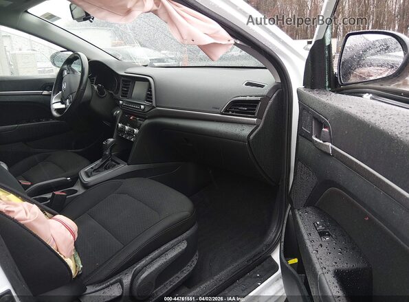5NPD84LF2LH561695 2020 HYUNDAI ELANTRA Белый Вид салона спереди