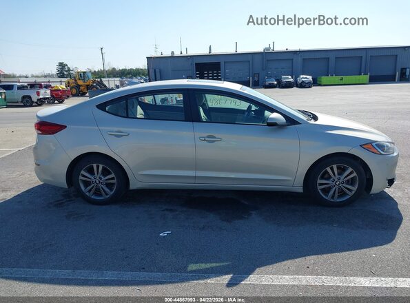 5NPD84LF3HH158932 2017 HYUNDAI ELANTRA Beige Vista interior trasera